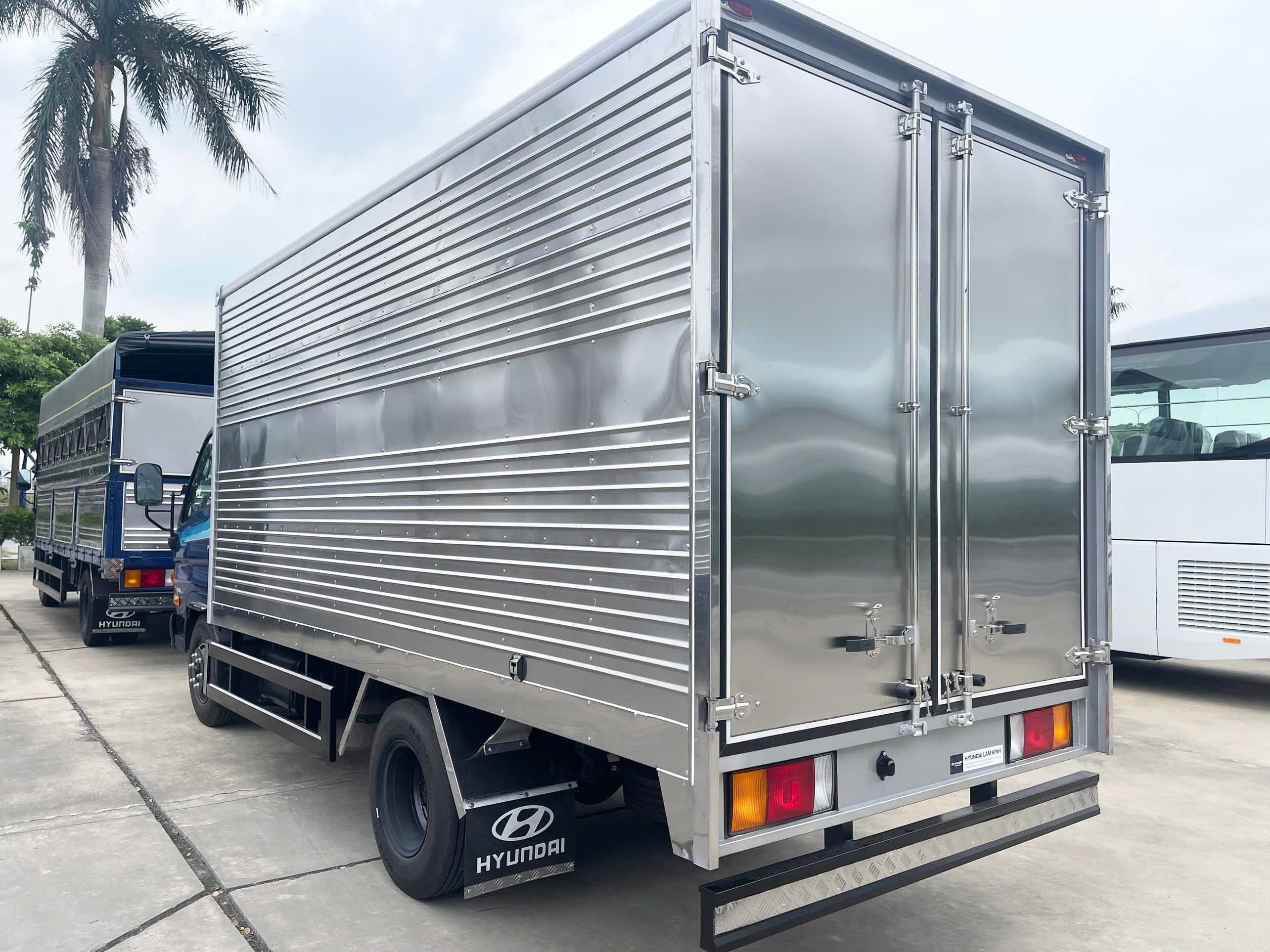 New Mighty N500 Series Thùng Kín Inox – ảnh 5