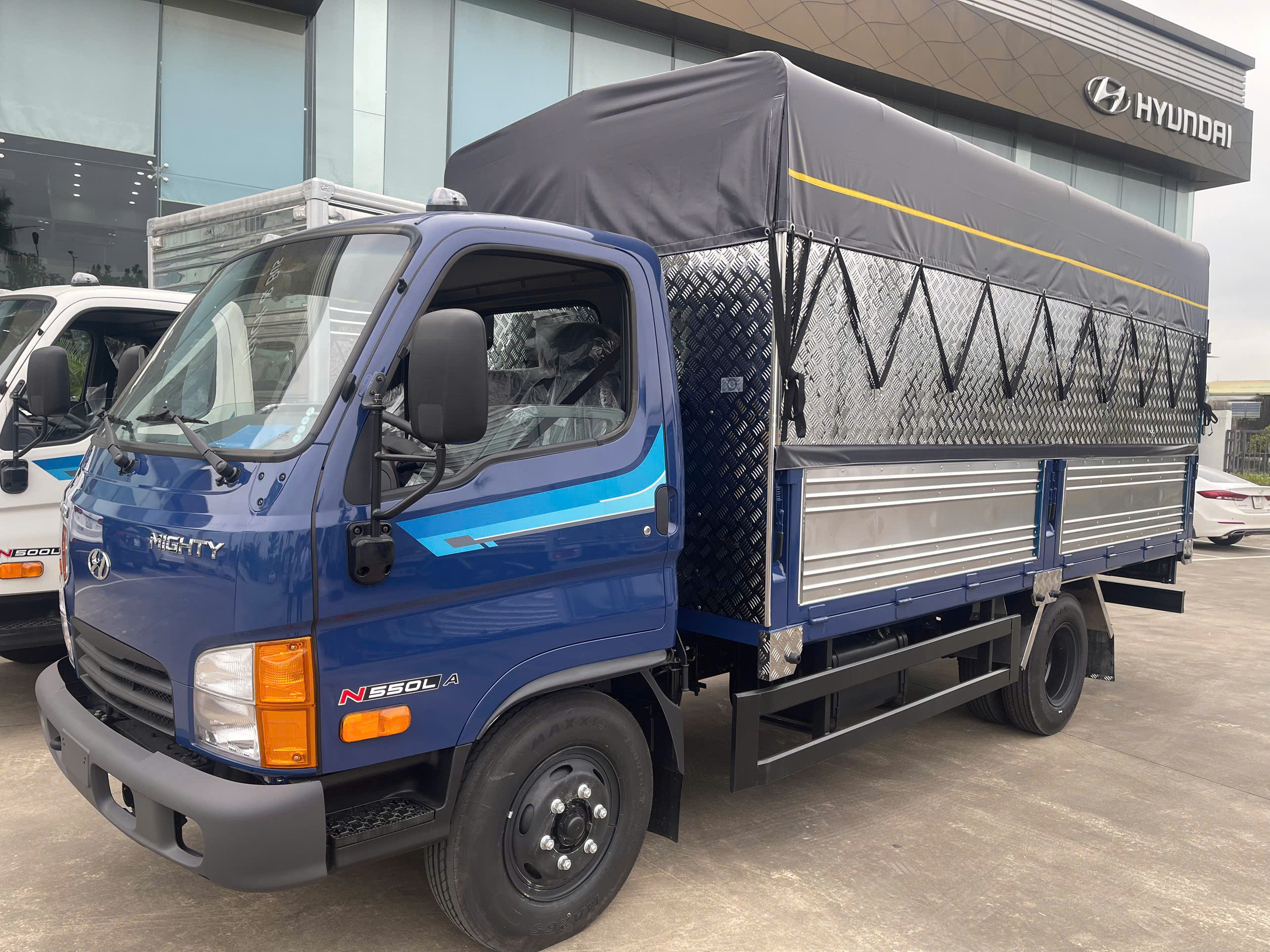 Thùng Mui Phủ Bạt – Khung mui thép + bạt PVC