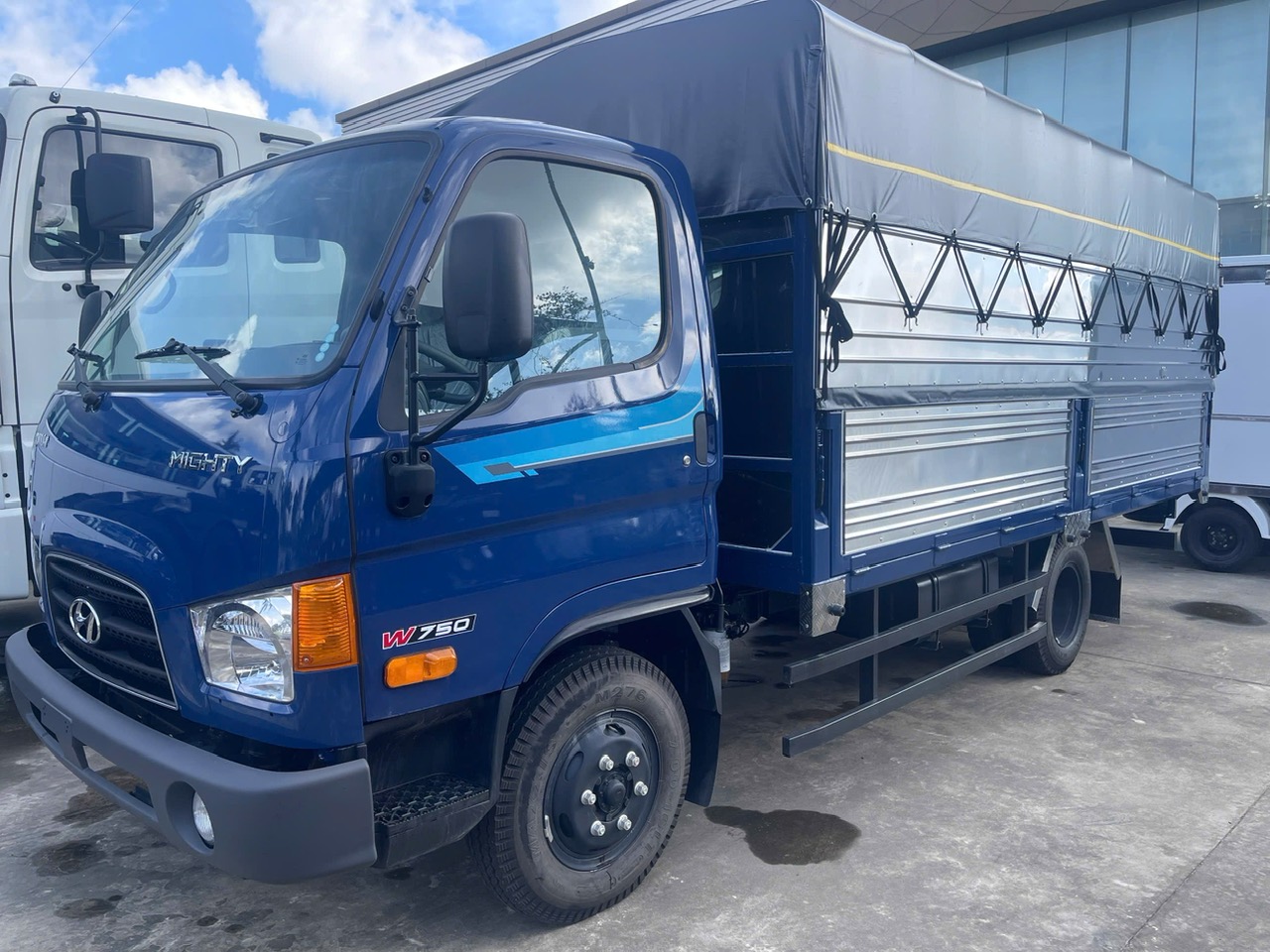 Thùng Mui Phủ Bạt – Khung mui thép + bạt PVC